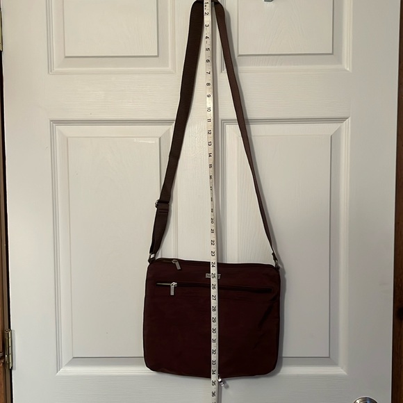 EUC Baggalini crossbody bag. Lightweight, loads of pockets perfect for travel - Picture 2 of 6
